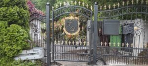 Stilvolle Pforte für Ihr Zuhause von Zaki Zäune