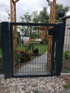 Einzigartige Pforte gefertigt von Zaki Zäune