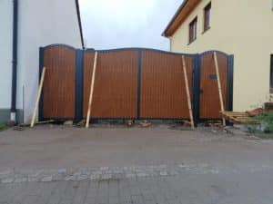 Stilvolle und sichere Tore von Zaki Zäune